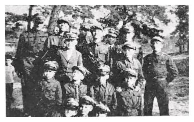 zgi332.jpg A group of Beitar members and officials [26 KB]