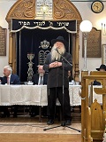 Rabbi Gluck at Walford Road Synagogue, London
