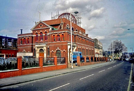 Stoke Newisgton Synagogue transformed to Mossque