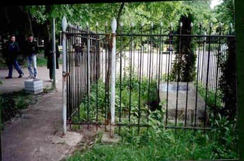 Solitary grave at Shavenko Park