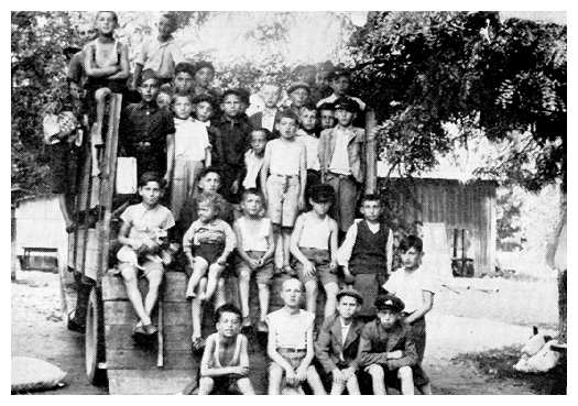brz198b.jpg -   A group of children at a Brzeziner children's camp