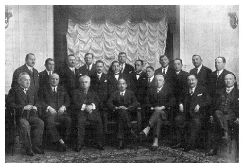 b1_100a2.jpg [29 KB] - Die Landesexekutive der Bukowiner zionistischen Landesorganisation. Dr. Chaim Weizmann in Czernowitz, 12. Dezember 1927