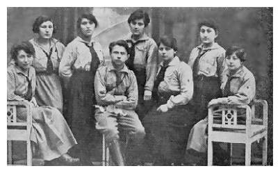 b1_148b1.jpg [15 KB] - Die erste Mädchengruppe in Czernowitz (1920)