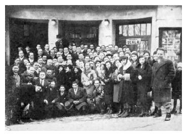 b1_170f3.jpg [22 KB] - Abreise der Bukowiner Teilnehmer zur ersten Makkabiade (Tel Aviv 1932)