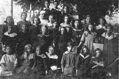 dro049.jpg First Jewish School [37 KB]