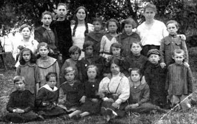 dro148.jpg Jewish students in the first World War  With the teacher Belom Tannenbaum [36 KB]