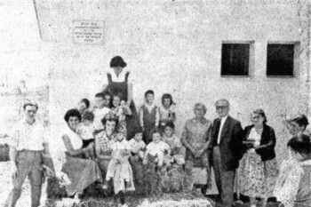 kry345c.jpg Krynker guests with the Kibbutz children