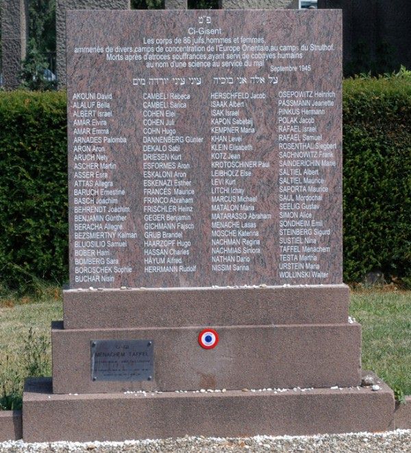 nat002.jpg [113 KB] - Monument placed in the Cronenbourg-Strasbourg cemetery