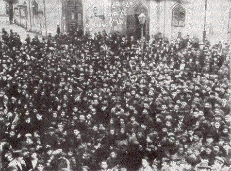 A Lag B'Omer festival in front of the Great Synagogue in 1930