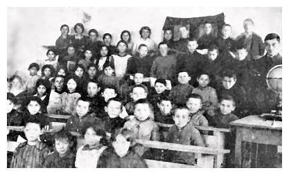 rok211b.jpg [25 KB] - School children in the German school