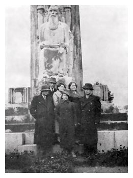 rok235a.jpg [18 KB] - Monument of Dr. Janus Basanowiczois