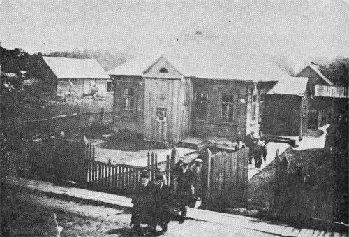 The Stoliner Rebbe and Rabbi Yosef Glick leaving the Stoliner synagogue