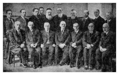 Bed-096.jpg [21 KB] - The managing committee of the Retail Merchants Union in 1937