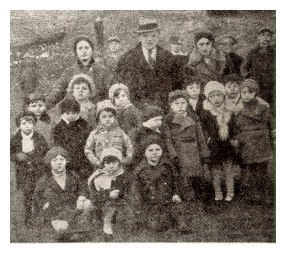 [30 KB] C. N. Bialik with kindergarten children (Pinkas Bendin, page 318)