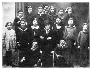 [20 KB] Yavneh School with the teacher