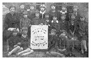 [15 KB] A group of school girls from the Beit-Yaacov School