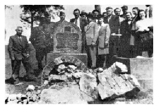 brz031b.jpg - At the grave of Reb Szymon bal Rakhmones