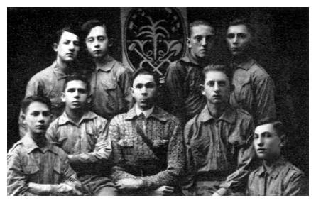 brz042.jpg - A group of young men from the scout organization 'Gordonia.'