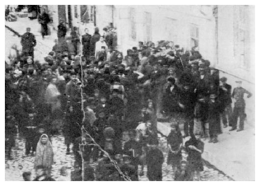 brz107.jpg -  People standing in line for bread