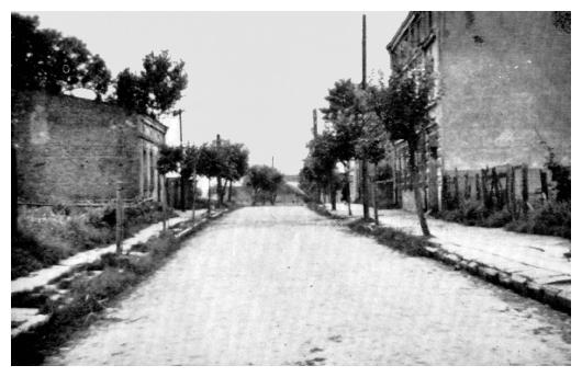 brz108.jpg -  Lodz Street. The needleworkers' union and the workers'
council were in the house on the right