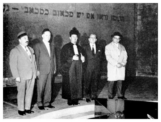 brz223b.jpg -   The former deportee to Auschwitz, Zajdenberg, says Kaddish for the victims at the 'Ner Tamid' of the Unknown Jewish Martyr