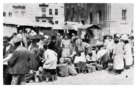 buc514a.jpg [27 KB] - The market stalls next to the city council