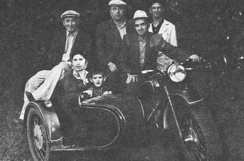 kal300.jpg  A group of Kalarash people on a motorbike trip, in rebuilt Kalarash after the war [44 KB]