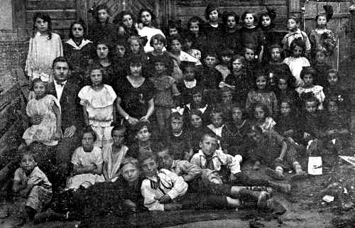 kal120e.jpg 'Powszechna' (public or state  G.G.) school with Jewish teachers