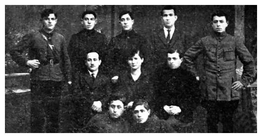 kob131a.jpg [25 KB] - A group of pioneers from Kobrin on their way to Palestine