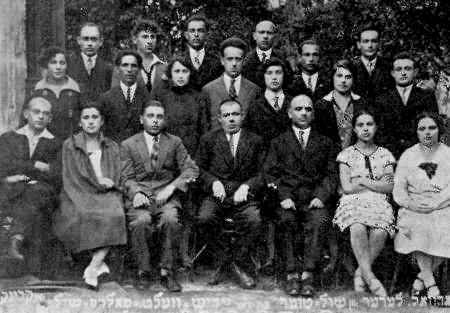 kry154.jpg - The leadership, the teachers and the activists of the Yiddish elementary school in 1928