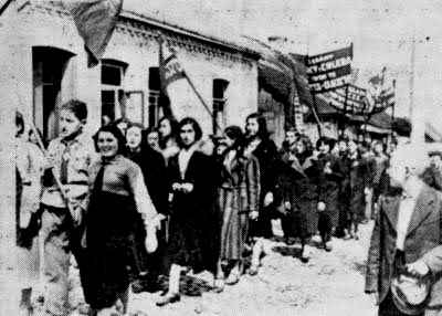kry176c.jpg - 'Skif' marches in the First of May Demonstration 1937