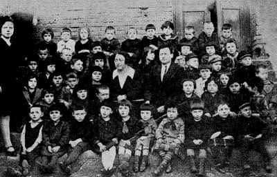 kry179.jpg - A group of orphans with their supervisors