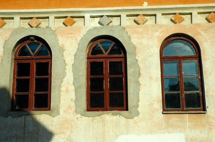 kry901c.jpg  View of the 19th century 'Kaukaski' synagogue 69kb