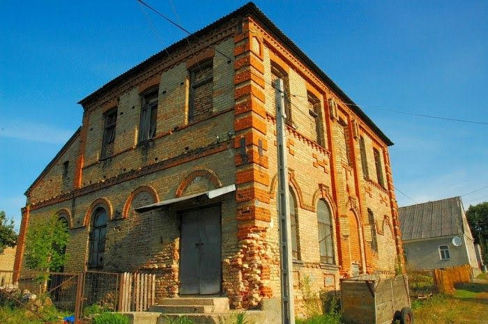 kry901h.jpg  View of Chassidic synagogue on Grochowa Street 85kb