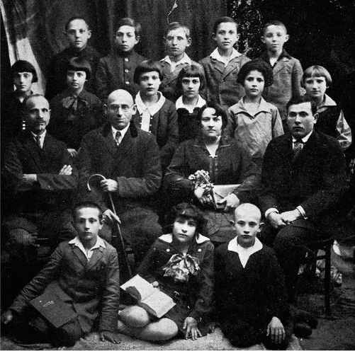 Len139.jpg [33 KB] - The Tarbut School, 1928