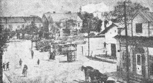 mie667a.jpg The market next to the magistrate