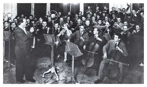 mus055.jpg Grzegorz Feitelberg conducting the Warsaw Radio Symphonic Orchestra