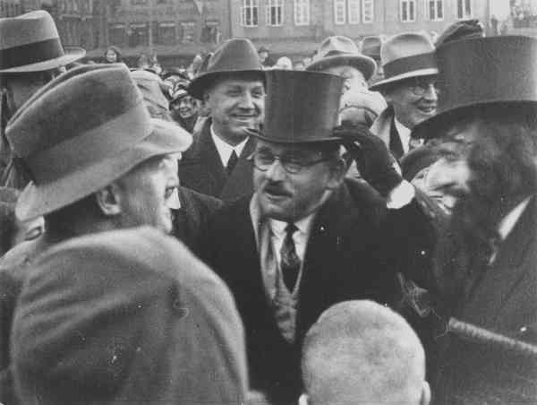 The humor of the superior race: Streicher and two "Jews" during carnival in Nuremberg
