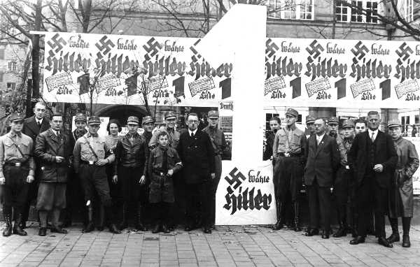 Section Nuremberg-Gibitzenhof of NSDAP campaining for Hitler's presidency in November 1932 (NCA E 39 no. 1963/9)