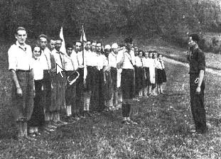 pod078b.jpg Lineup in the summer camp of Young Achva near Berezhany [58 KB]