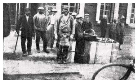 rok066b.jpg [23 KB] - Jews of Rokiskis at the marketplace