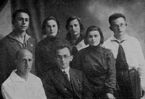 ruz124.jpg [16 KB] - Committee of the Hechalutz chapter in Ruzhany, 1929