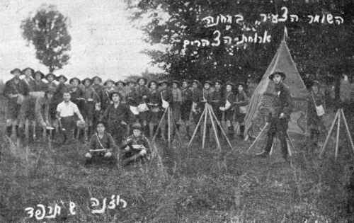 ruz131.jpg [21 KB] - Hashomer Hatzair at a camp under the leadership of Yosef Abramovich, Ruzhany, 5684 (1924)