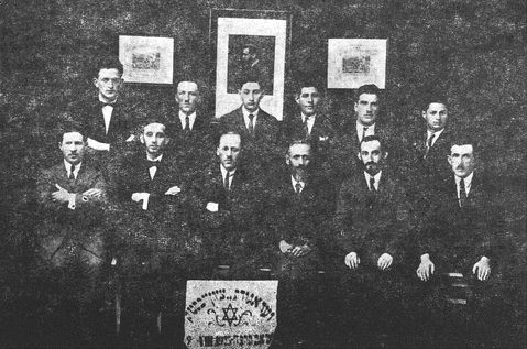 san150.jpg [41 KB] - The Committee of the Zion Organization in Sanok in 5685 / 1925