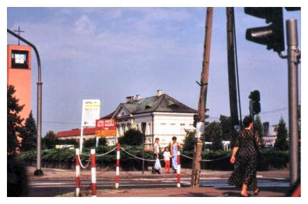 so908ds.jpg [20 KB] - Looking across town square to museum and new church