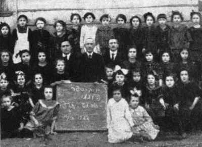 Girls' Class and Teachers in the Popular School, 1922