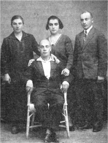 The family of Isroel Lunin