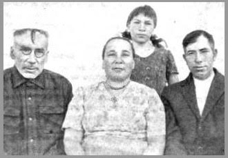 Kovalski Ivan, his wife and two children