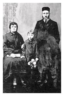 zgi753.jpg Reb Shalom Tzvi Shevach,
Chava Rachel Shevach (nee Holtzman) and daughter Perl Dina [18 KB]