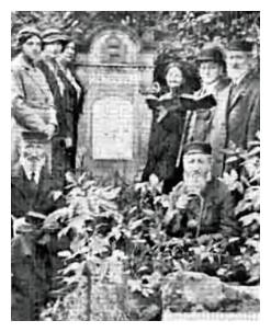 zgi754.jpg Shevach family [18 KB]